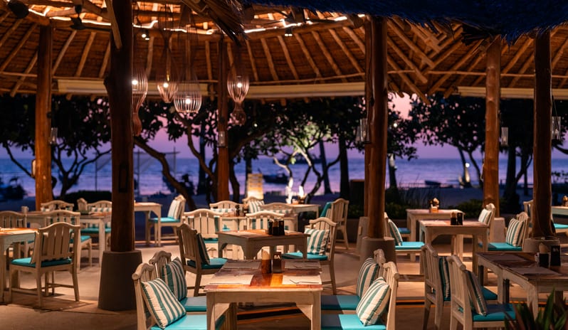 SAii PhiPhi Island Village Food Beverage Api Restaurant Night Seating